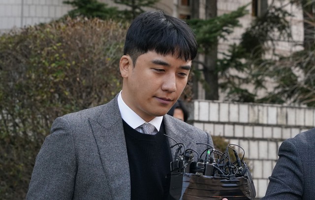"Hung thần" Dispatch vạch trần việc Seungri bắt c&aacute; hai tay sau khi ra t&ugrave; - Ảnh 3.