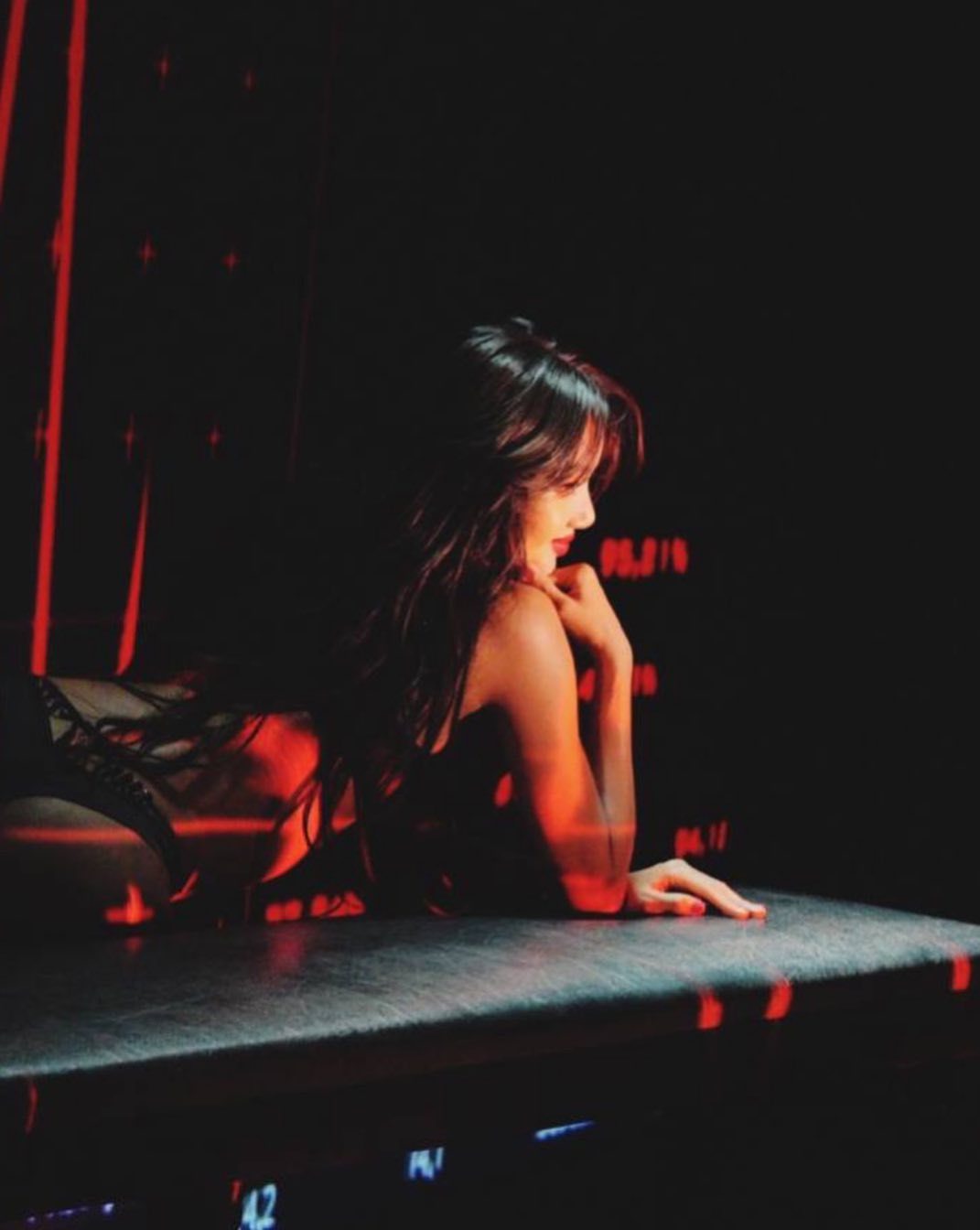 Lisa (BlackPink) tung ảnh gợi cảm ở c&acirc;u lạc bộ tho&aacute;t y - Ảnh 3.