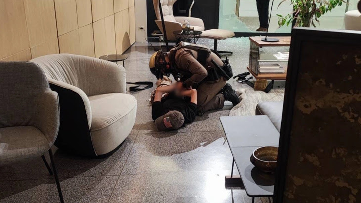 V&ocirc; t&igrave;nh livestream cảnh th&aacute;o chạy hỗn loạn trong vụ xả s&uacute;ng tại Th&aacute;i Lan  - Ảnh 1.