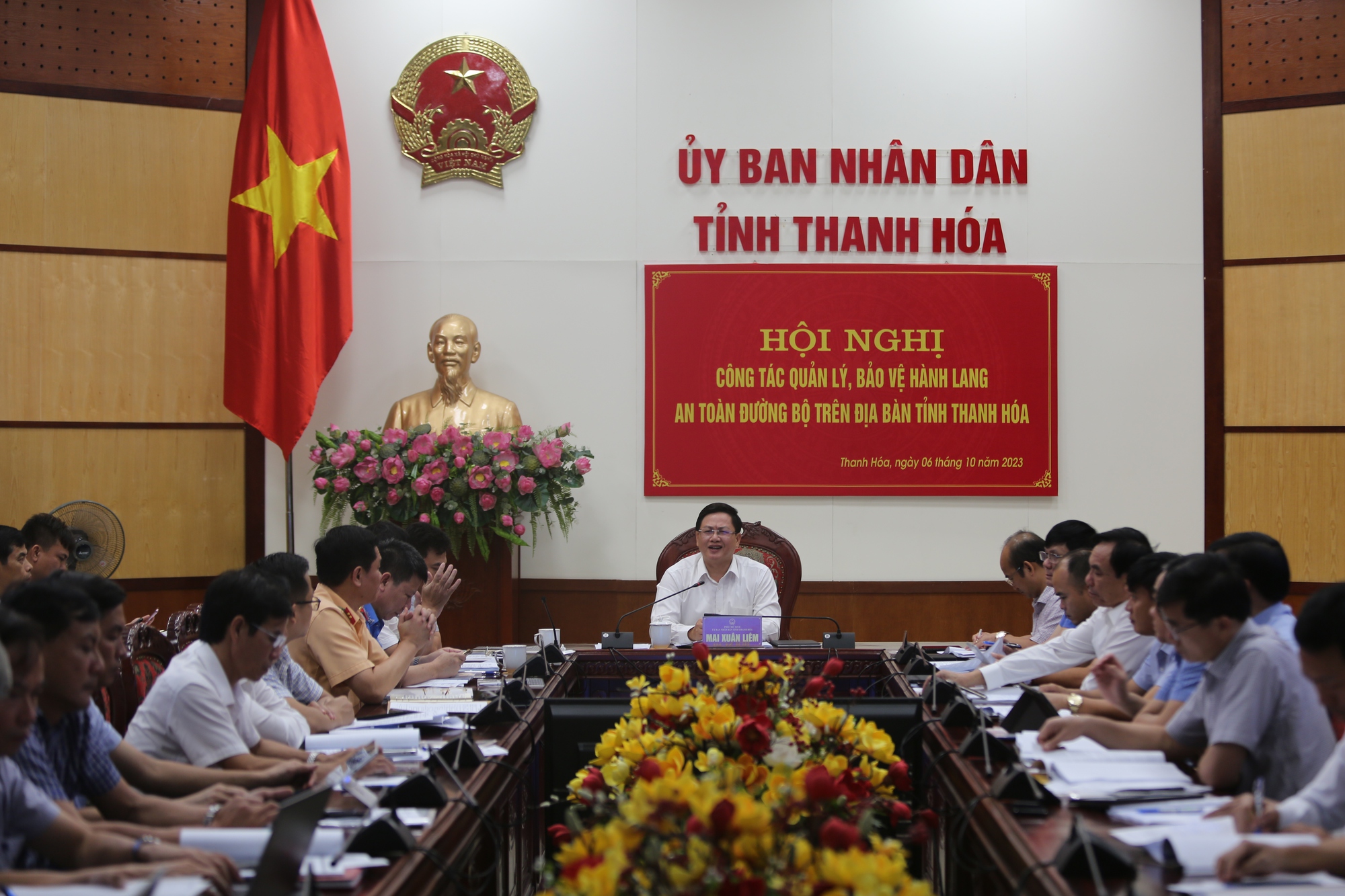 Xử l&yacute; tr&aacute;ch nhiệm người đứng đầu nếu để lấn chiếm h&agrave;nh lang đường bộ - Ảnh 1.