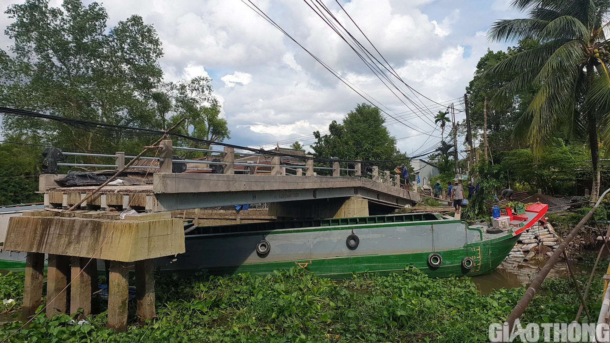Hai th&aacute;ng nữa, người d&acirc;n Cần Thơ c&oacute; cầu Ng&atilde; B&aacute;t mới để đi sau hơn một năm chờ đợi - Ảnh 2.