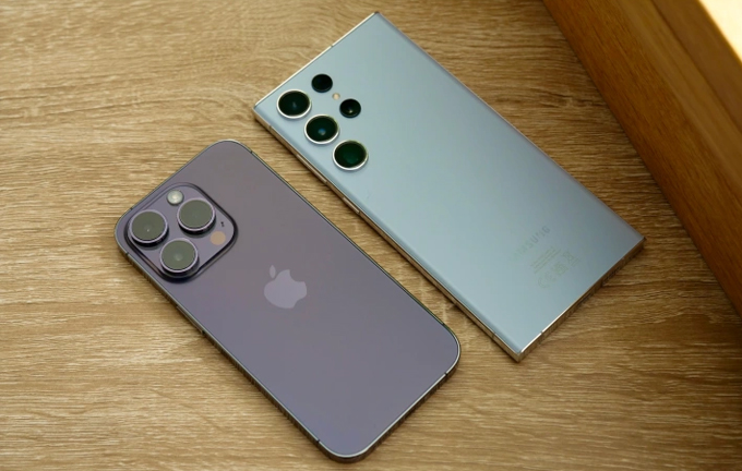 Ng&atilde; ngửa trước c&aacute;ch hacker đ&aacute;nh gi&aacute; khả năng "đ&aacute;nh quỵ" iPhone v&agrave; smartphone Android - Ảnh 2.