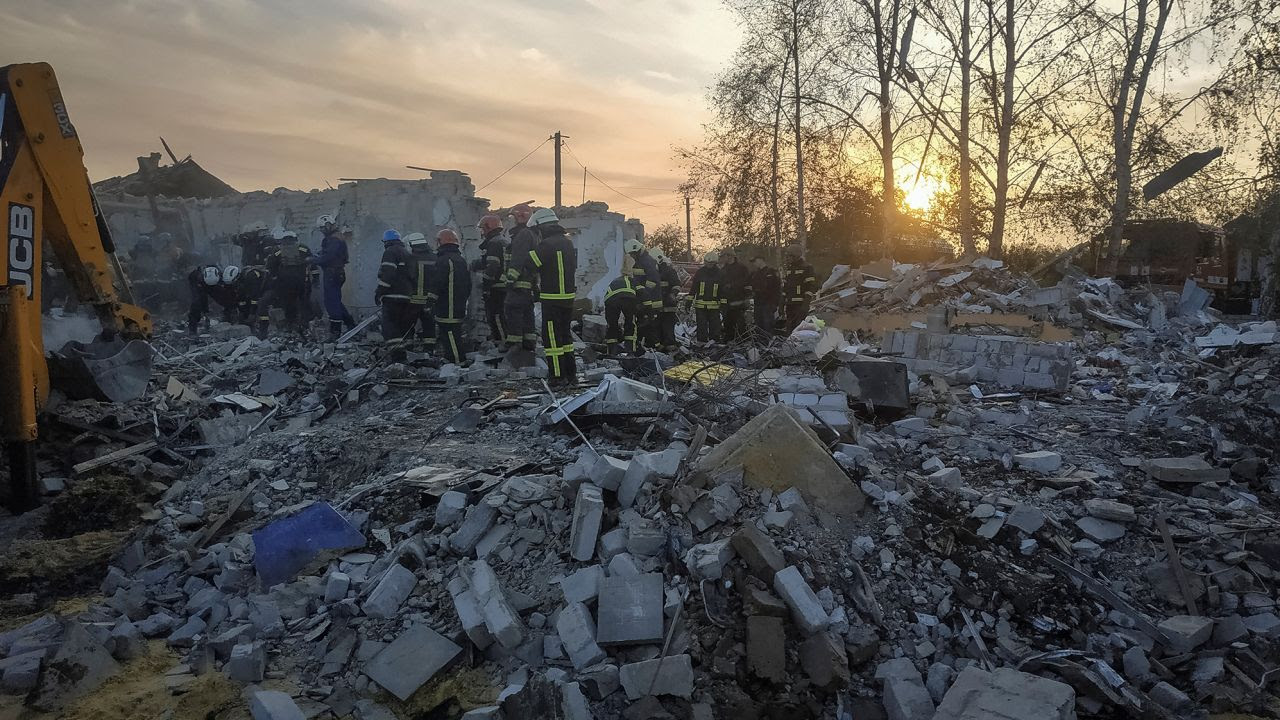 Ukraine tố Nga tấn c&ocirc;ng Kharkov, l&agrave;m 51 người thiệt mạng  - Ảnh 1.