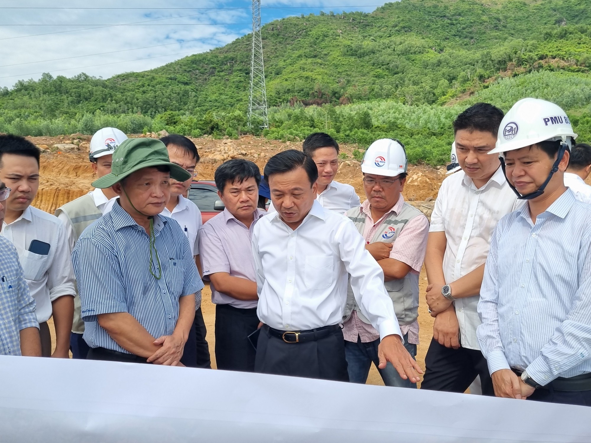 Sớm gỡ vướng mặt bằng, đẩy tiến độ cao tốc Quy Nhơn - Ch&iacute; Thạnh - Ảnh 1.