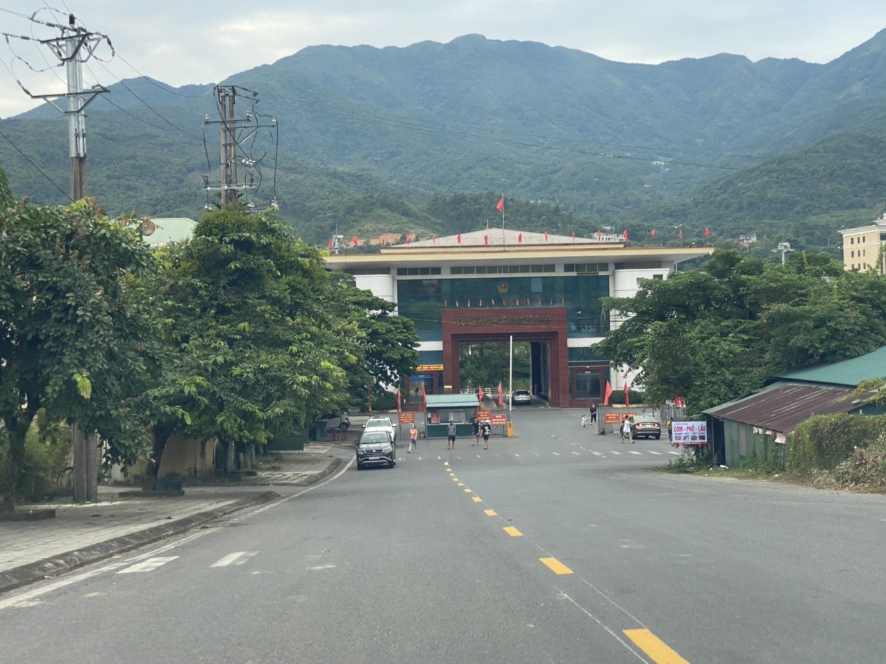 Quảng Ninh: Giao th&ocirc;ng k&eacute;o n&ocirc;ng th&ocirc;n, miền n&uacute;i tiến bước c&ugrave;ng th&agrave;nh thị, miền xu&ocirc;i - Ảnh 2.