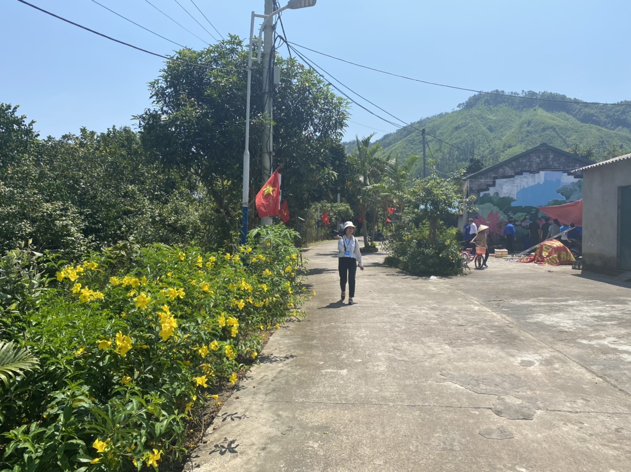 Quảng Ninh: Giao th&ocirc;ng k&eacute;o n&ocirc;ng th&ocirc;n, miền n&uacute;i tiến bước c&ugrave;ng th&agrave;nh thị, miền xu&ocirc;i - Ảnh 4.