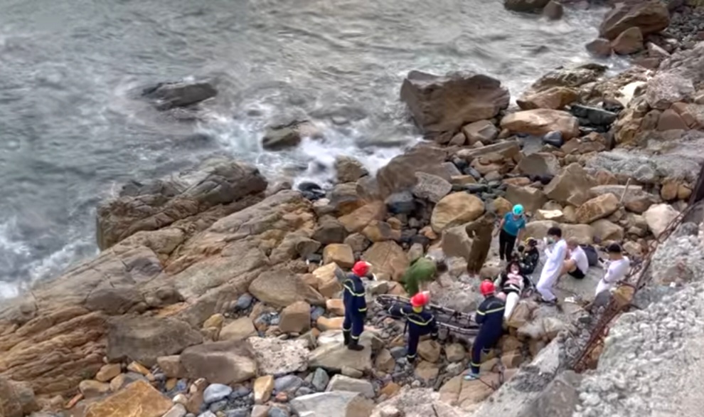 Chụp ảnh kỷ niệm, cô gái ở Khánh Hoà bị rơi xuống vực - Ảnh 1. Chụp ảnh kỷ niệm, cô gái ở Khánh Hoà bị rơi xuống vực - Ảnh 1.