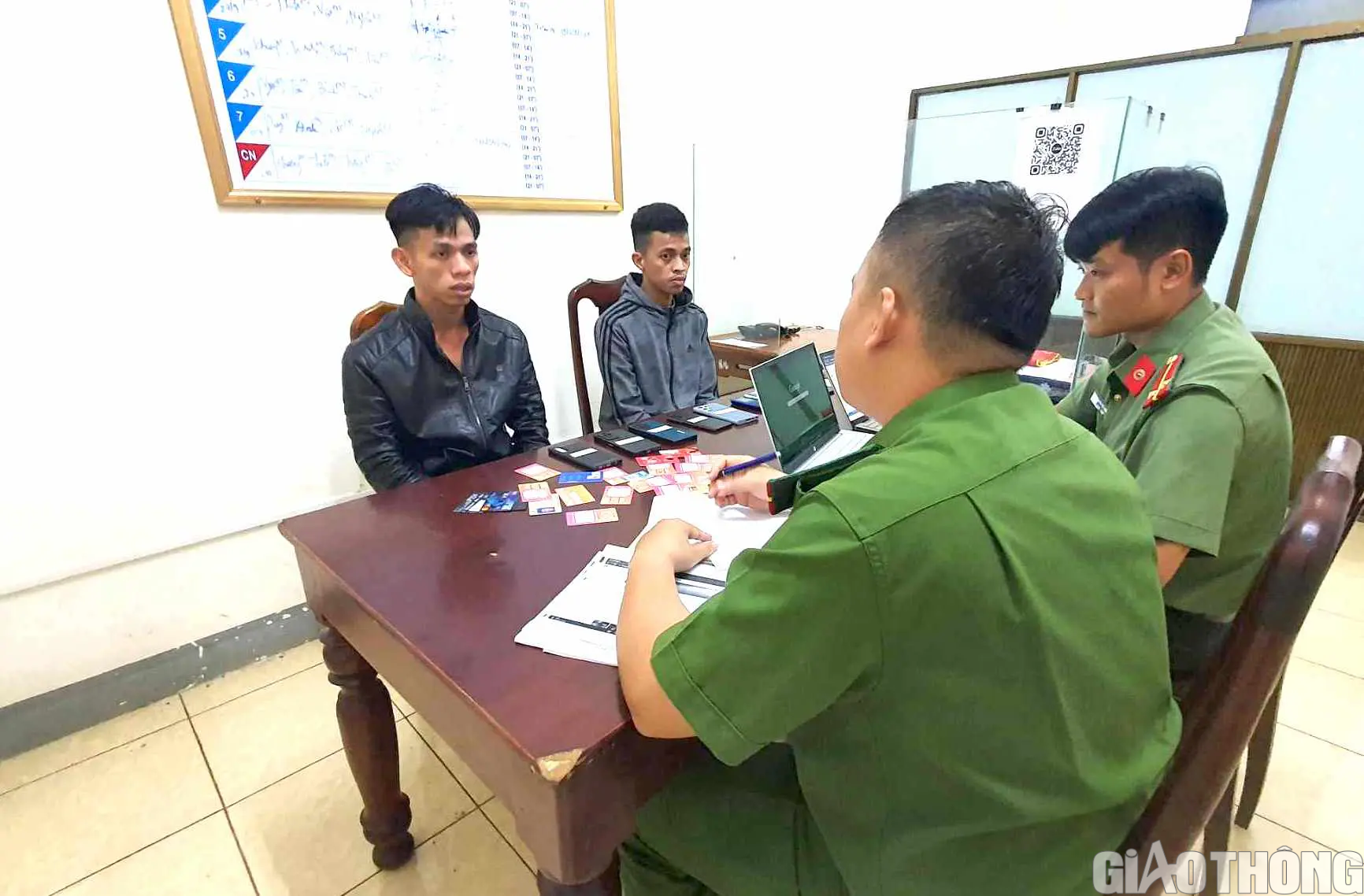 Nhiều người "sập bẫy" vay tiền l&atilde;i suất thấp, thủ tục đơn giản - Ảnh 1.