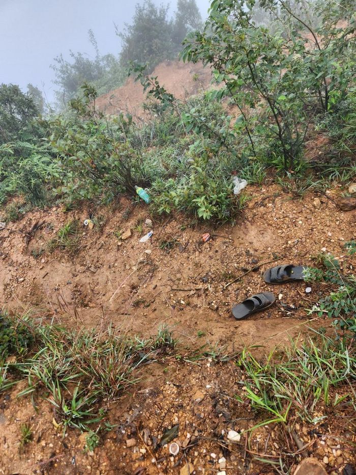 Một người tử vong khi chinh phục đỉnh Tà Chì Nhù ở Yên Bái - Ảnh 1. Một người tử vong khi chinh phục đỉnh Tà Chì Nhù ở Yên Bái - Ảnh 1.