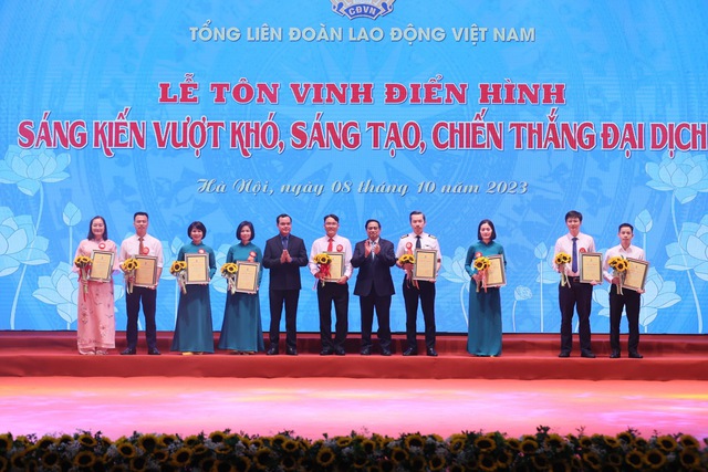 Thủ tướng biểu dương hơn 2 triệu s&aacute;ng kiến l&agrave;m lợi h&agrave;ng chục ngh&igrave;n tỷ đồng - Ảnh 3.