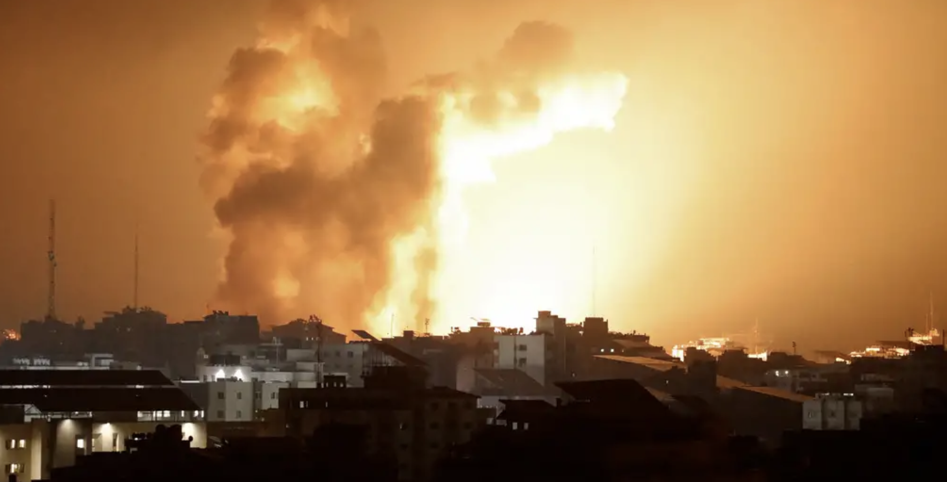 Khoảnh khắc Israel kh&ocirc;ng k&iacute;ch trả đũa Hamas, ph&aacute; tan to&agrave; nh&agrave; cao tầng ở Gaza - Ảnh 1.