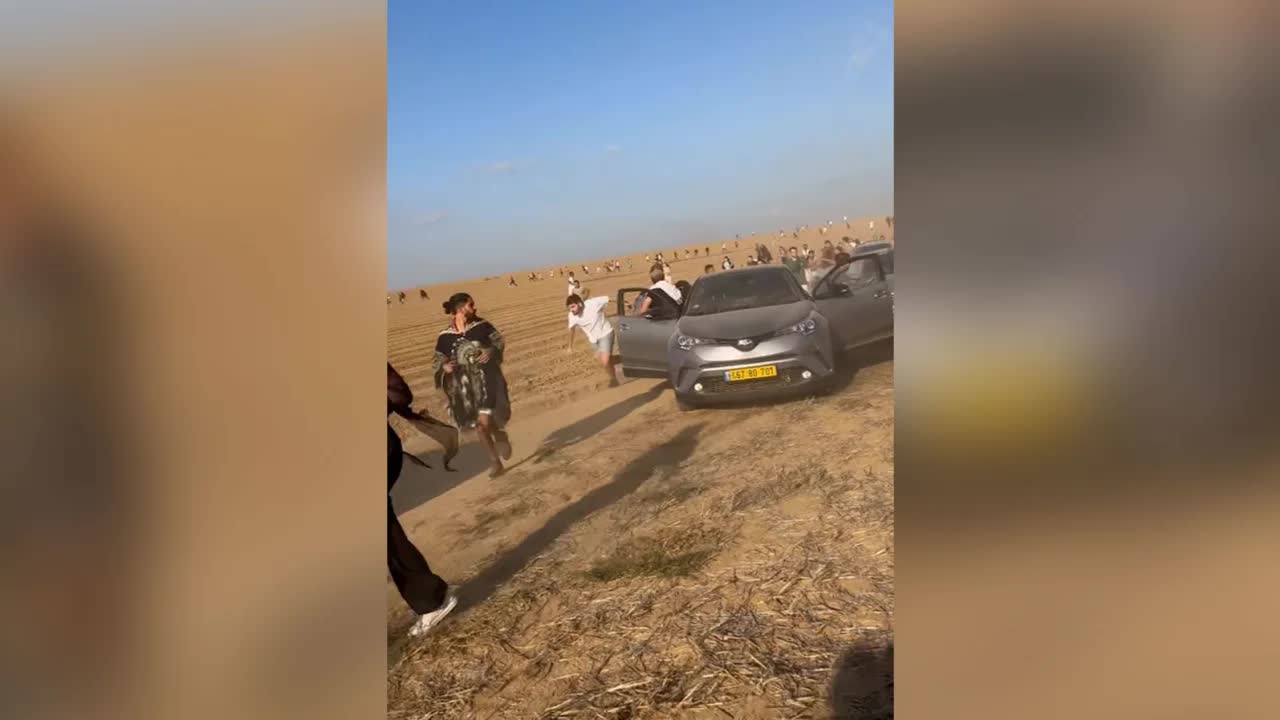 Nh&acirc;n chứng kể lại khoảnh khắc kinh ho&agrave;ng khi nh&oacute;m tay s&uacute;ng Hamas tr&agrave;n v&agrave;o lễ hội ở Israel - Ảnh 1.