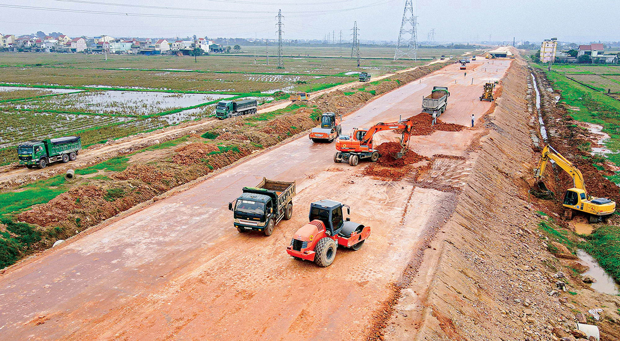 Nh&agrave; thầu Tập đo&agrave;n Cienco4 thi c&ocirc;ng cao tốc Bắc - Nam đoạn Nghi Sơn - Diễn Ch&acirc;u (chụp th&aacute;ng 11.2022). Ảnh: Tạ Hải.