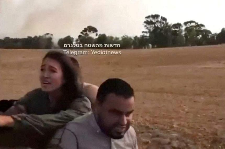 Nh&acirc;n chứng kể lại khoảnh khắc kinh ho&agrave;ng khi nh&oacute;m tay s&uacute;ng Hamas tr&agrave;n v&agrave;o lễ hội ở Israel - Ảnh 2.