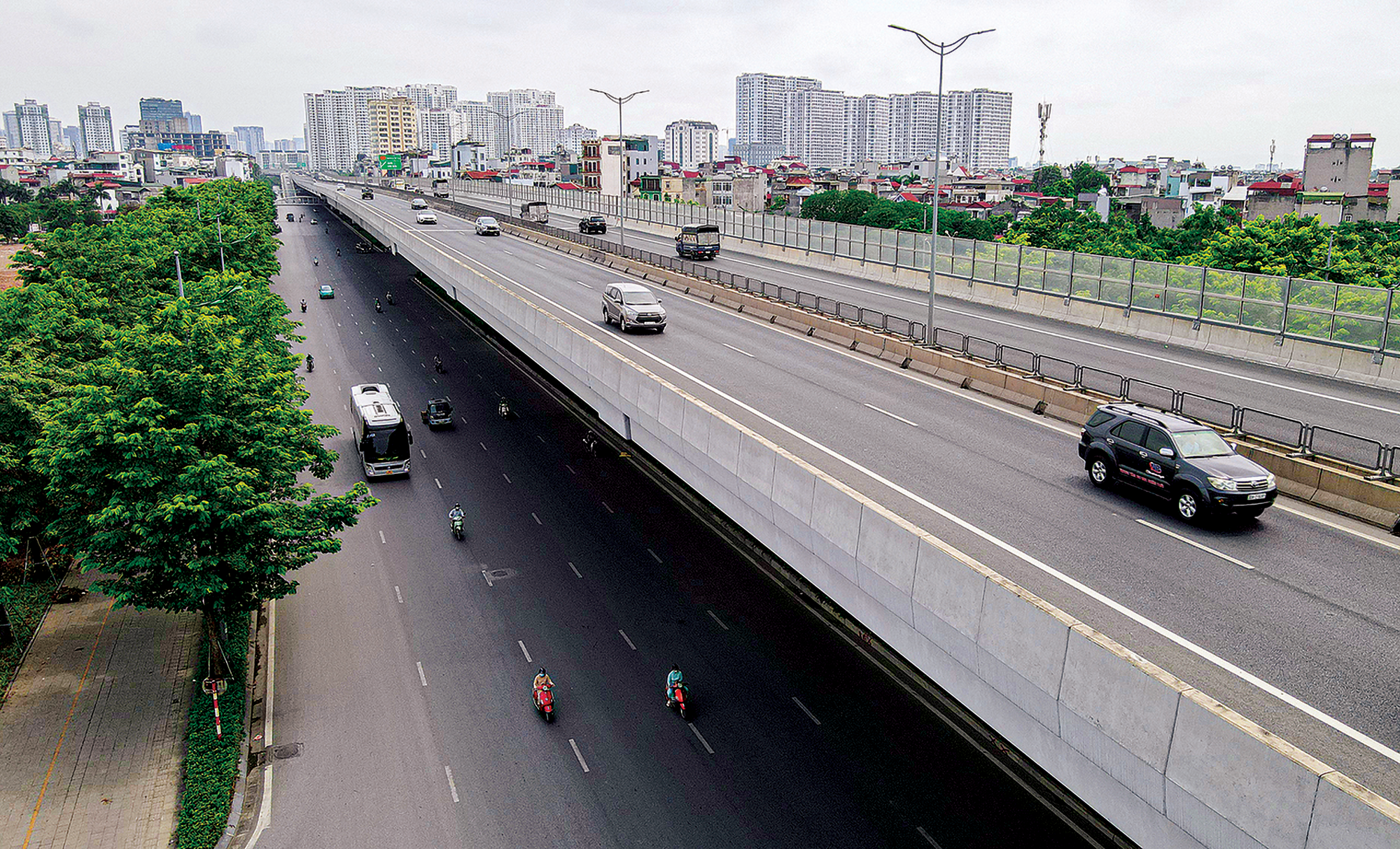Thần tốc l&agrave;m đường, x&acirc;y cầu l&agrave;m bệ ph&oacute;ng ph&aacute;t triển - Ảnh 1.