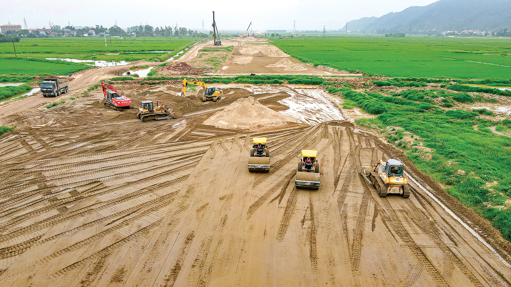 Kỳ vọng đột ph&aacute; hạ tầng giao th&ocirc;ng Việt Nam - Ảnh 4.