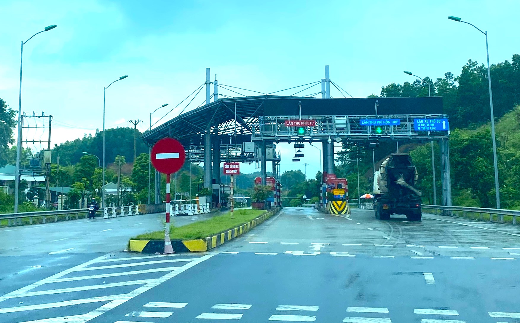 Ch&iacute;nh phủ b&aacute;o c&aacute;o Quốc hội về xử l&yacute; 8 dự &aacute;n BOT gặp kh&oacute; - Ảnh 1.