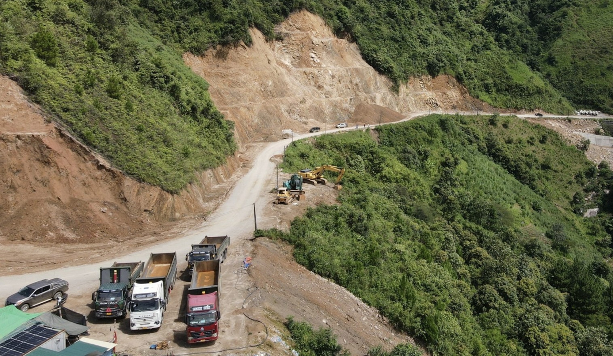 Loạt dự án giao thông chờ chuyển đổi rừng - Ảnh 1. Loạt dự án giao thông chờ chuyển đổi rừng - Ảnh 1.