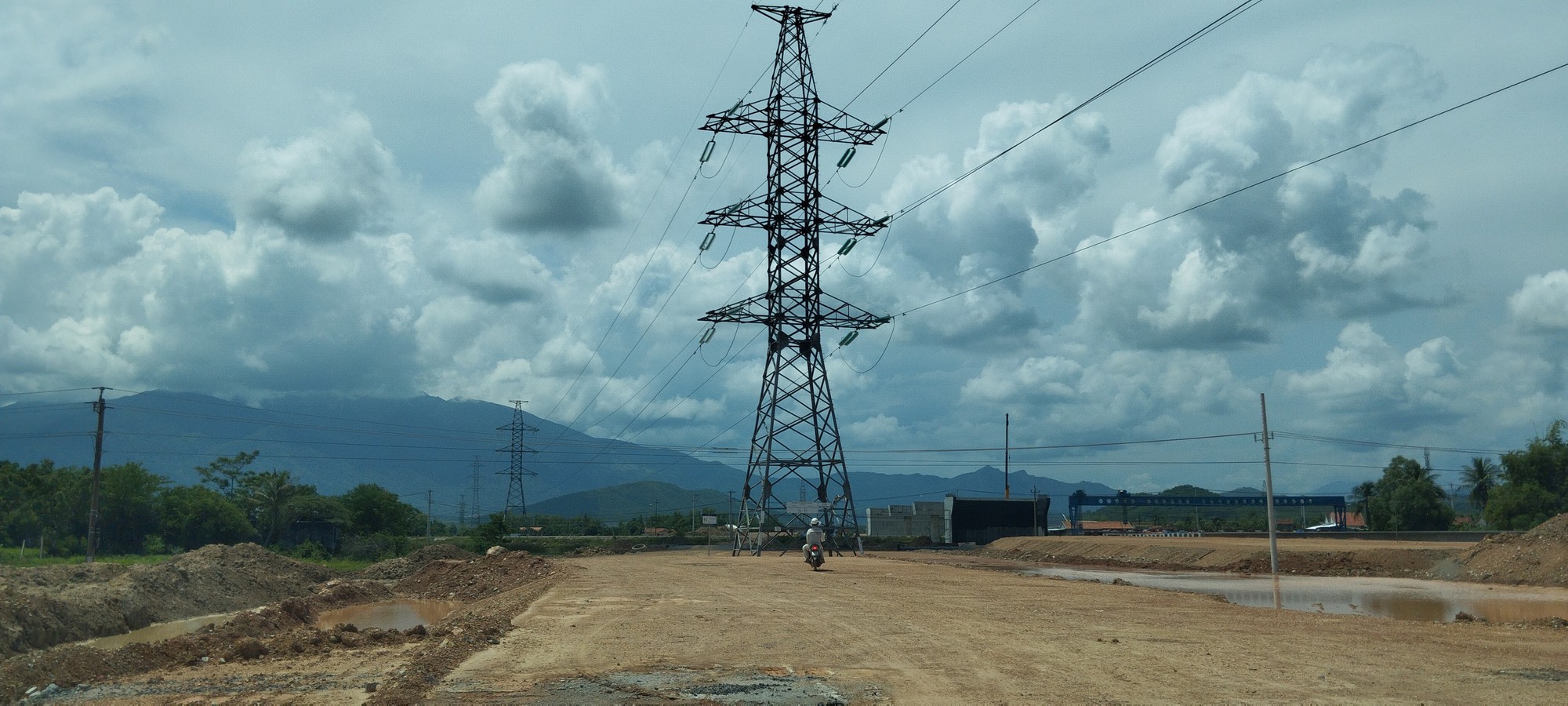 Cao tốc V&acirc;n Phong - Nha Trang: Thi c&ocirc;ng dưới &ldquo;thi&ecirc;n la, địa v&otilde;ng&rdquo; - Ảnh 1.