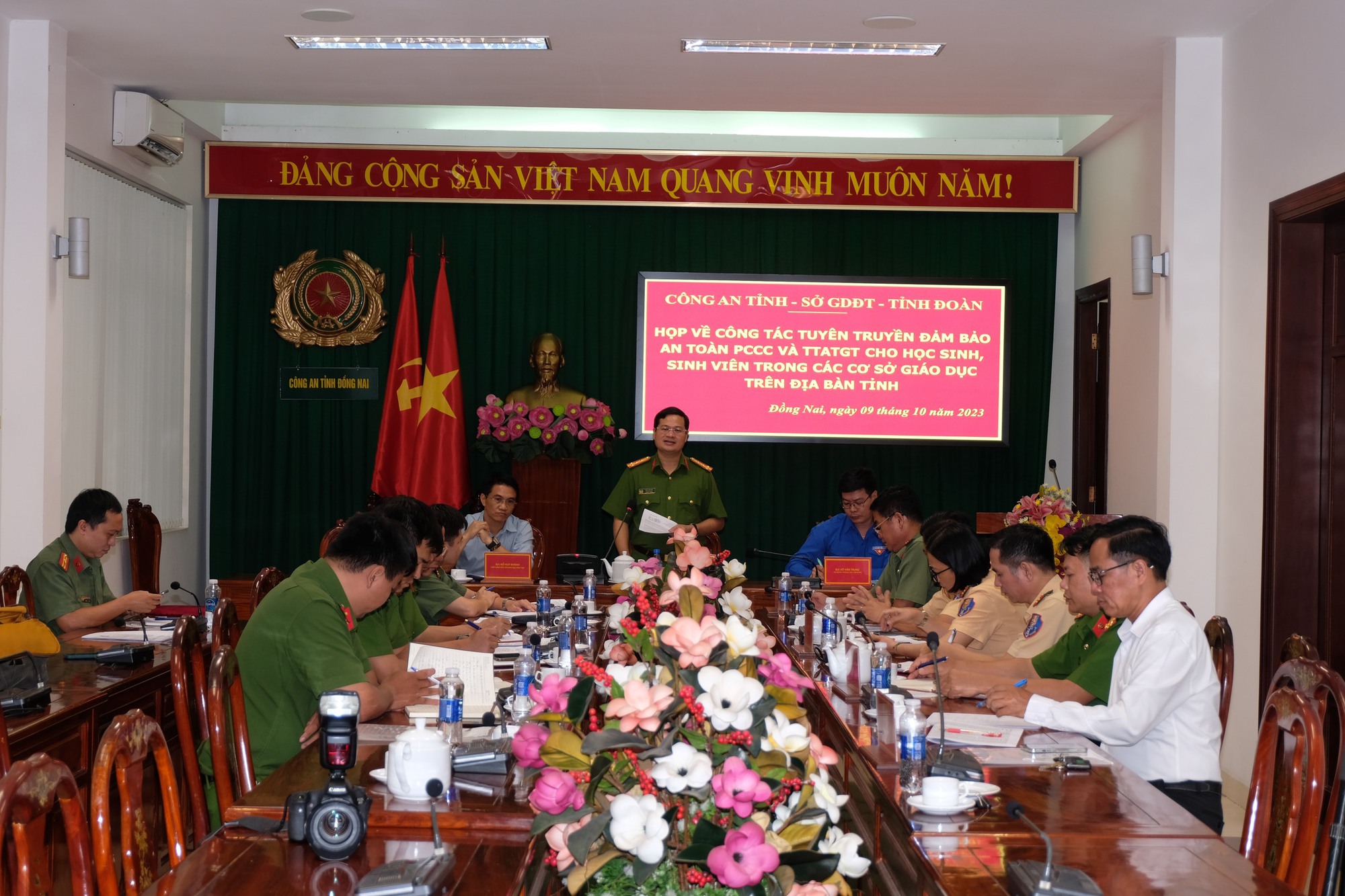 C&aacute;n bộ giao xe cho con em chưa đủ tuổi chưa c&oacute; bằng l&aacute;i sẽ bị gửi th&ocirc;ng b&aacute;o cho cơ quan - Ảnh 1.