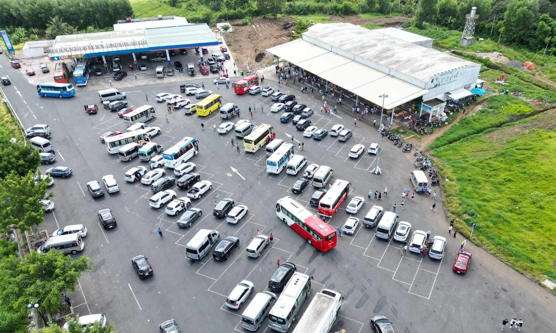 Kiểm tra, r&agrave; so&aacute;t trạm dừng nghỉ tr&ecirc;n cao tốc Bắc &ndash; Nam ph&iacute;a Đ&ocirc;ng - Ảnh 1.