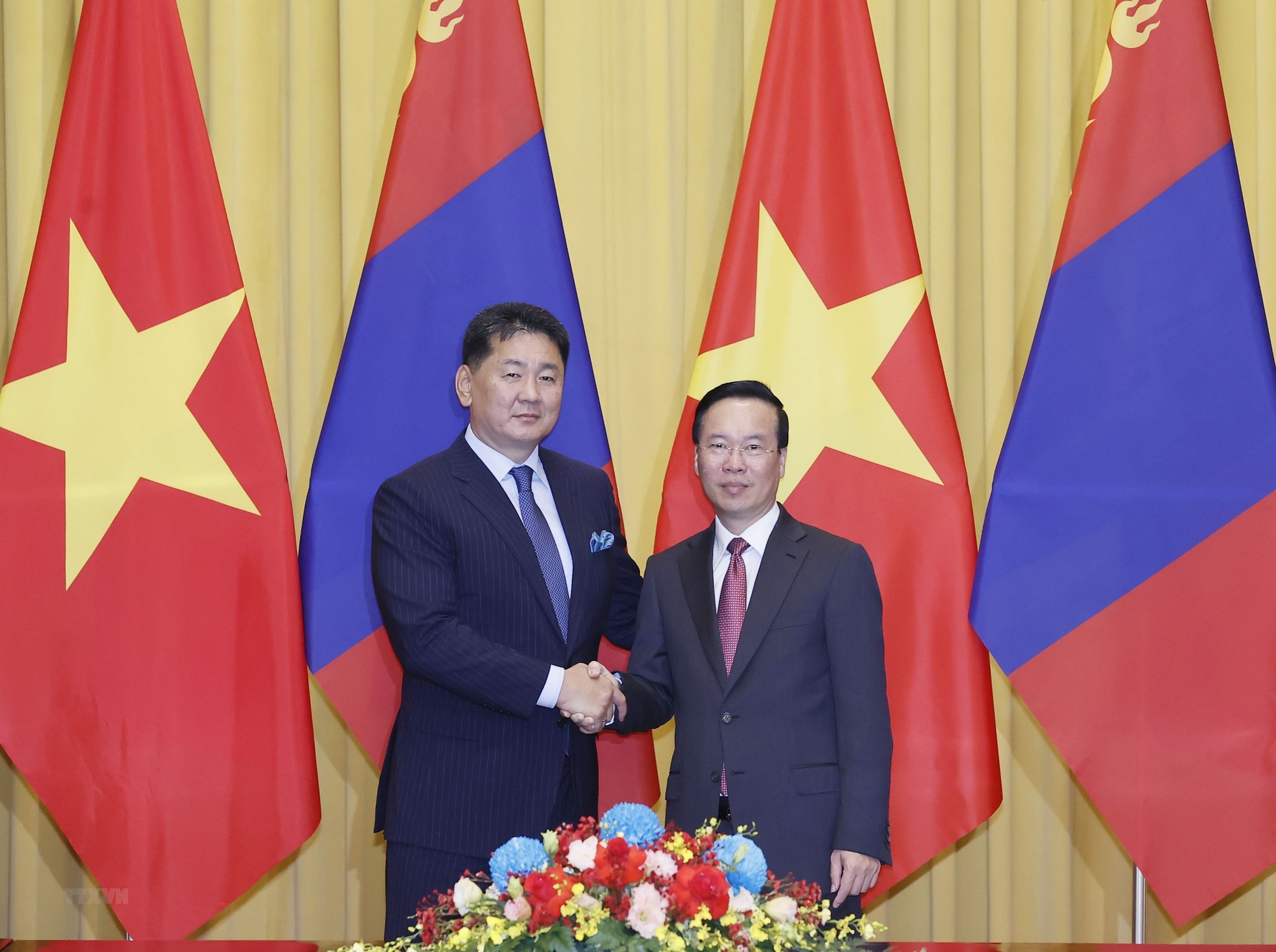 Việt Nam v&agrave; M&ocirc;ng Cổ k&yacute; hiệp định miễn thị thực - Ảnh 1.