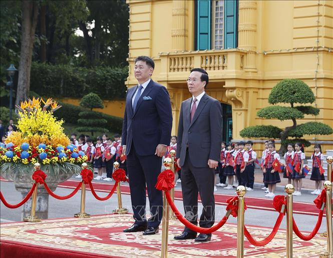 Chủ tịch nước chủ tr&igrave; lễ đ&oacute;n Tổng thống M&ocirc;ng Cổ thăm cấp Nh&agrave; nước tới Việt Nam - Ảnh 4.