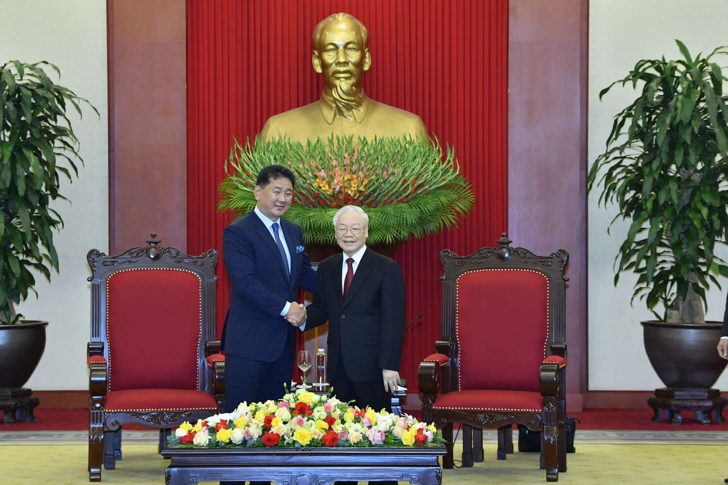 Tổng B&iacute; thư Nguyễn Ph&uacute; Trọng tiếp Tổng thống M&ocirc;ng Cổ - Ảnh 1.
