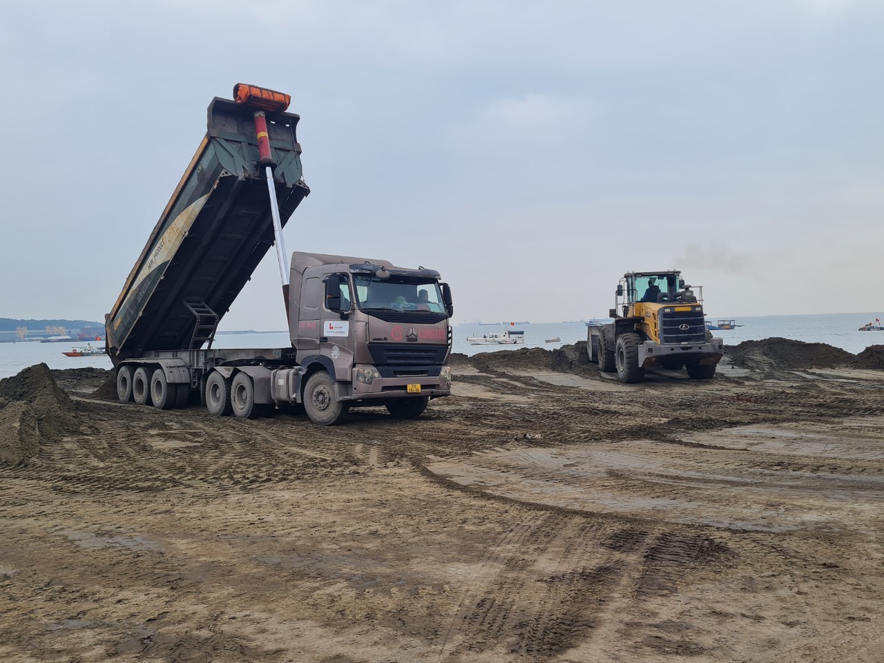 Tại sao người dân phản đối xây dựng cảng container Long Sơn? - Ảnh 5. Tại sao người dân phản đối xây dựng cảng container Long Sơn? - Ảnh 5.