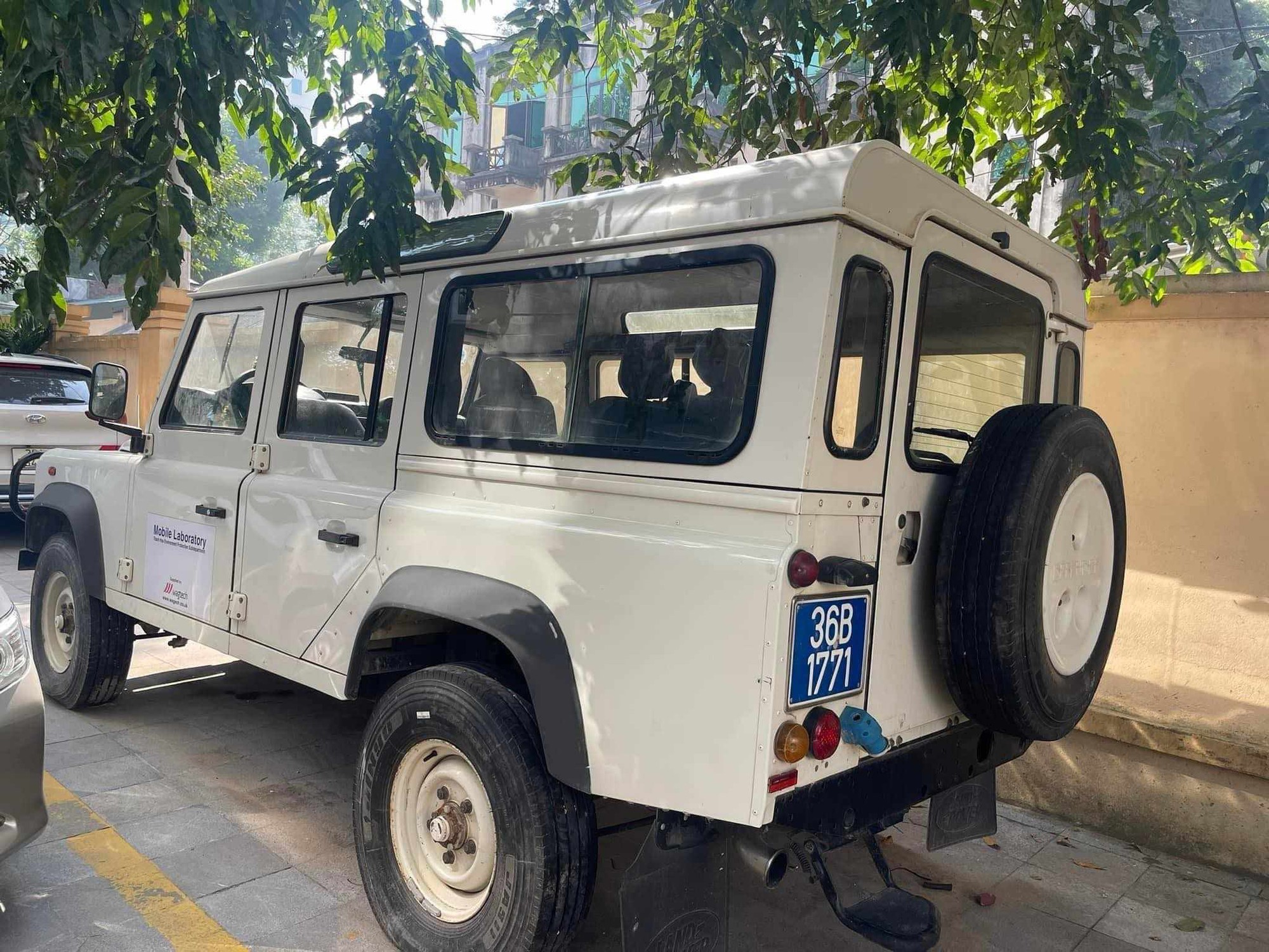 Người tr&uacute;ng đấu gi&aacute; xe &ocirc; t&ocirc; cũ biển xanh 3 tỷ đồng đ&atilde; bỏ cọc - Ảnh 1.