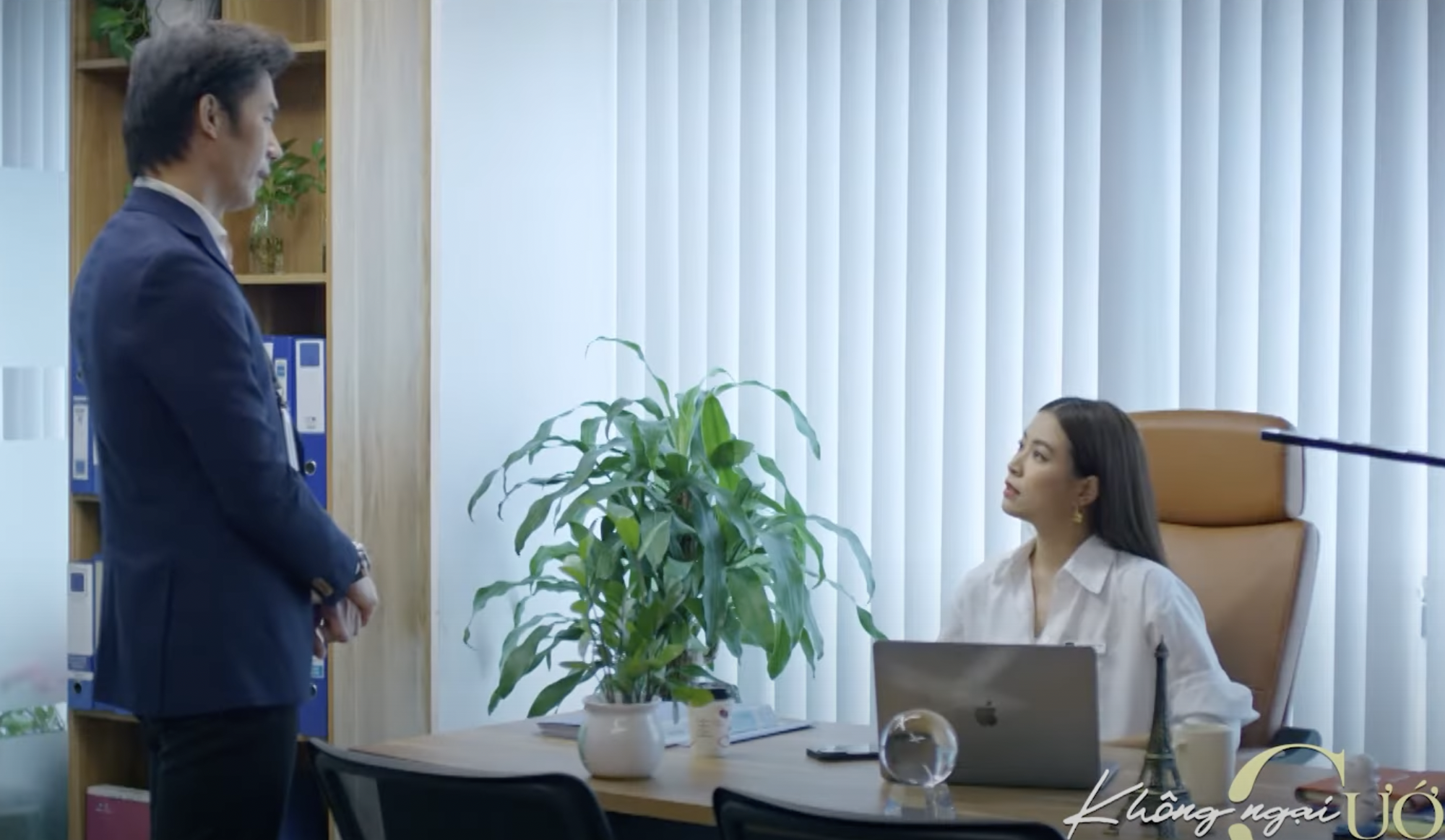 Những câu hỏi vô tri của Phong khiến Yến không khỏi thắc mắc. Những câu hỏi vô tri của Phong khiến Yến không khỏi thắc mắc.