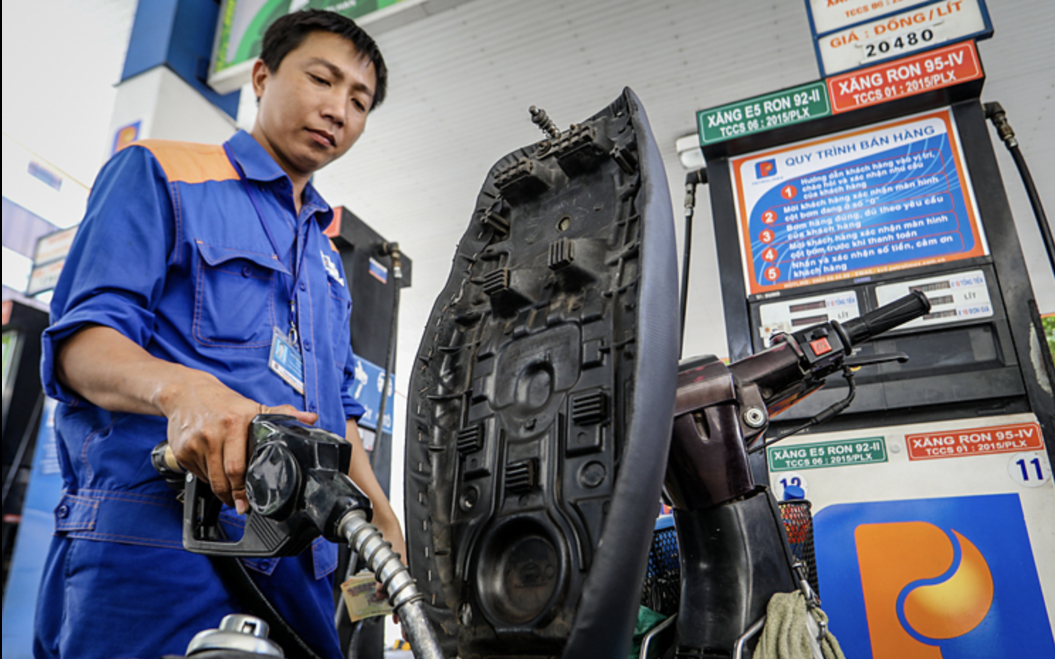 B&aacute;n xăng dầu phải xuất h&oacute;a đơn điện tử: Nh&igrave;n từ những g&oacute;c khuất