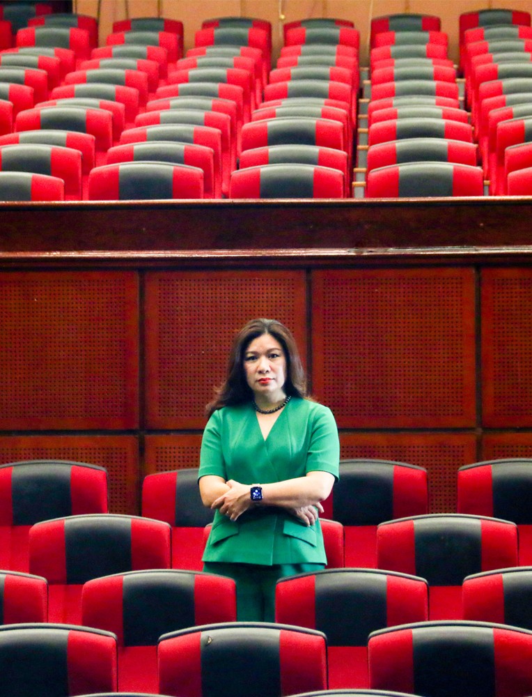 Phó giám đốc Nhà hát Tuổi trẻ Cao Ngọc Ánh: Viên đá ngũ sắc sẽ chạm tới trái tim khán giả - Ảnh 1. Phó giám đốc Nhà hát Tuổi trẻ Cao Ngọc Ánh: Viên đá ngũ sắc sẽ chạm tới trái tim khán giả - Ảnh 1.