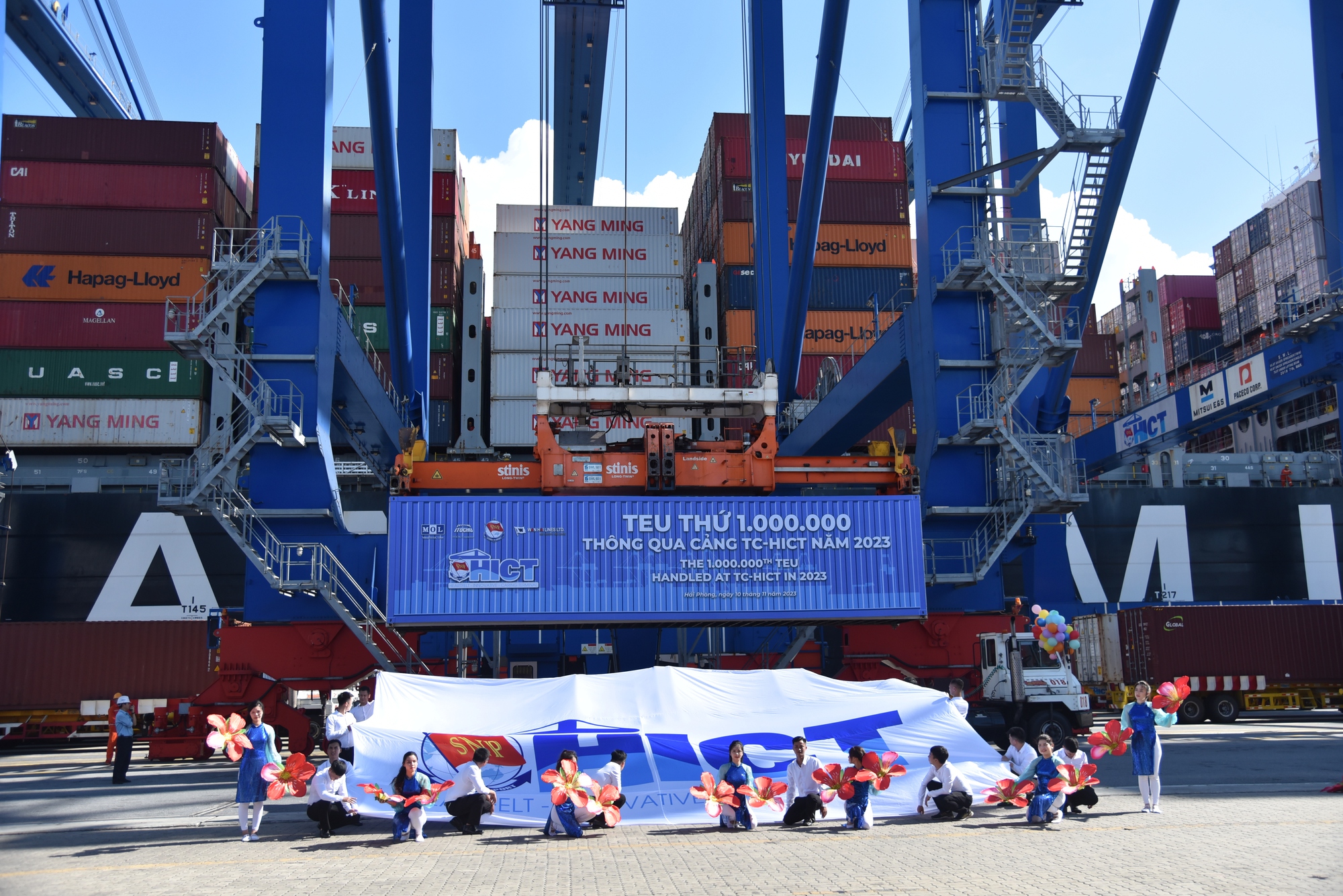 Hải Phòng: Cảng Tân Vũ HITC Đón TEU thứ 1 triệu - Ảnh 1. Hải Phòng: Cảng Tân Vũ HITC Đón TEU thứ 1 triệu - Ảnh 1.