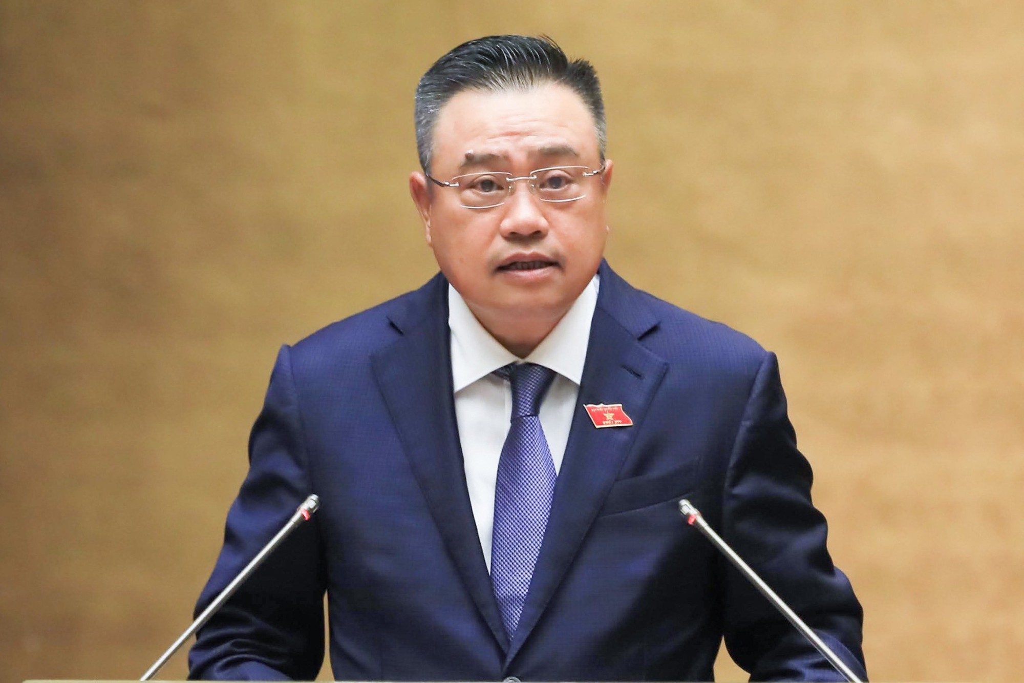 Chủ tịch H&agrave; Nội n&oacute;i g&igrave; vụ l&atilde;nh đạo quận đ&atilde; nghỉ c&ocirc;ng t&aacute;c vẫn k&yacute; giấy tờ? - Ảnh 2.