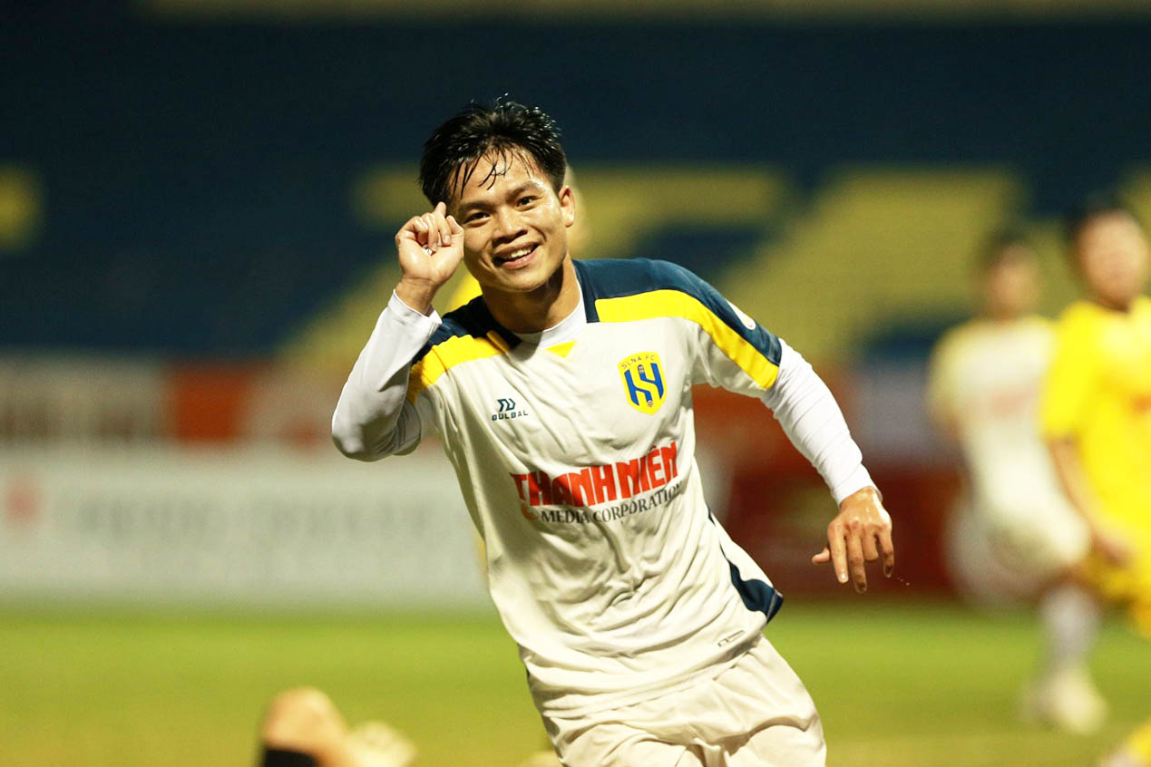 Hồ Văn Cường đang thi đấu xuất sắc c&ugrave;ng U21 S&ocirc;ng Lam Nghệ An ở giải U21 Quốc gia 2023 Ảnh: Thanh Vũ