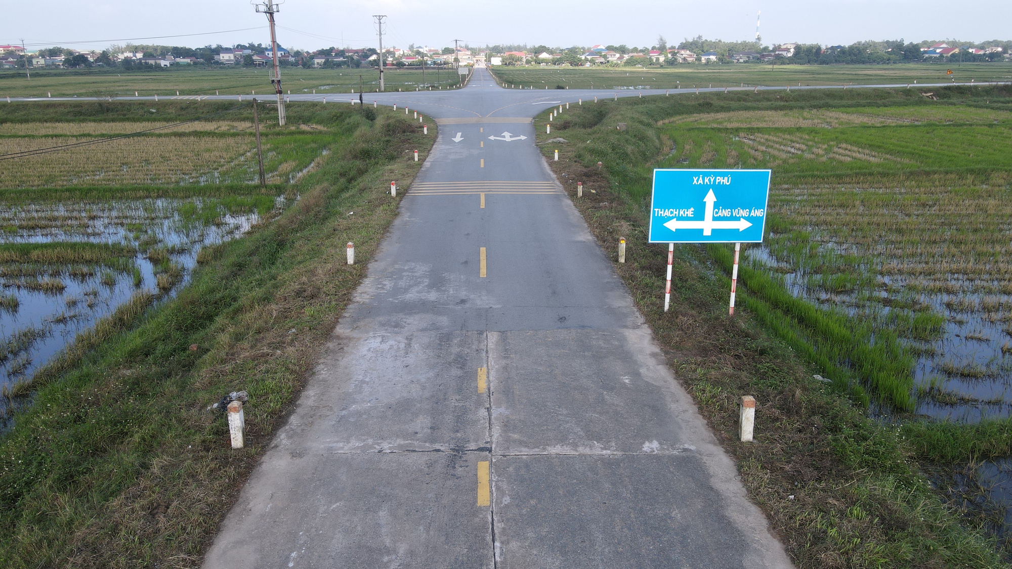 Tiềm ẩn TNGT tại ng&atilde; 4 đường ven biển đoạn qua H&agrave; Tĩnh - Ảnh 3.