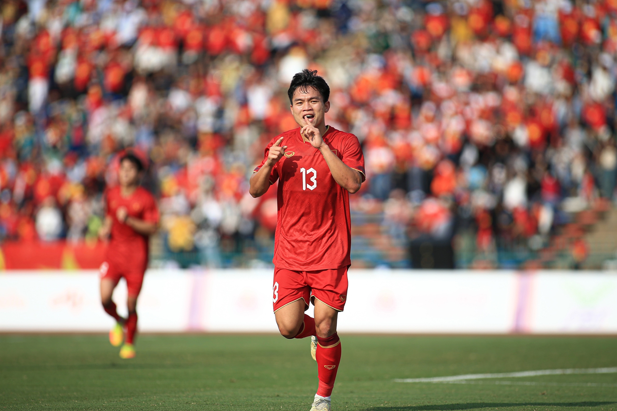 Cầu thủ Hồ Văn Cường: C&uacute; sốc kỷ luật v&agrave; ch&acirc;n trời mới ở tuyển Việt Nam - Ảnh 3.