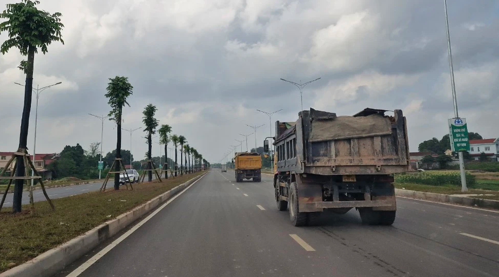 L&atilde;nh đạo C&ocirc;ng an tỉnh Th&aacute;i Nguy&ecirc;n trực tiếp đến kiểm tra sau phản &aacute;nh của B&aacute;o Giao th&ocirc;ng - Ảnh 2.