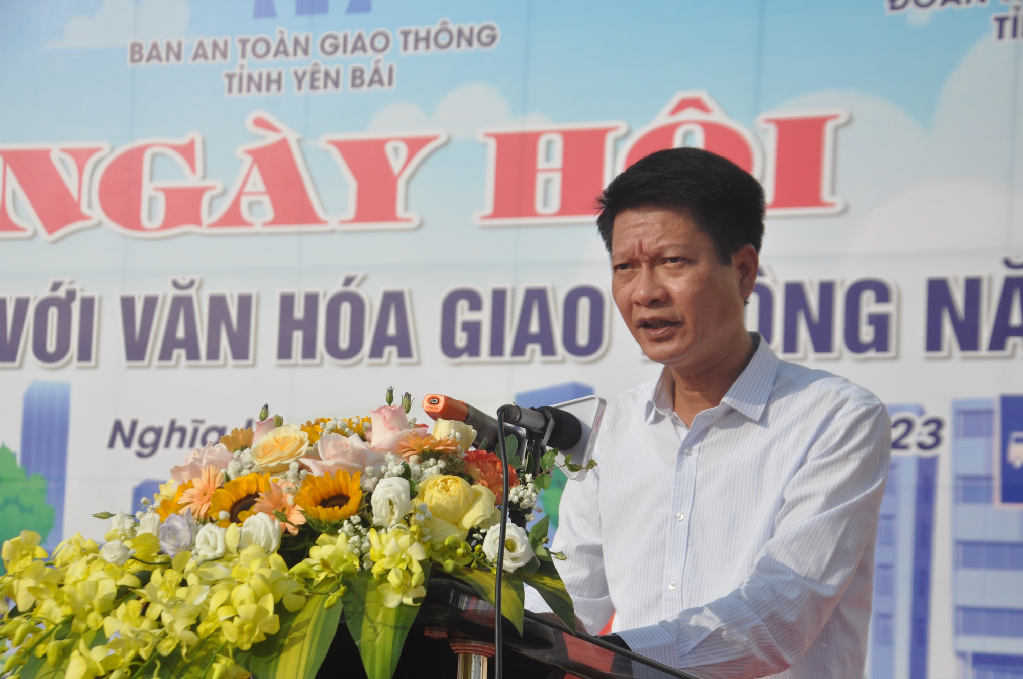 Tr&ecirc;n ba ngh&igrave;n người tham gia "Thanh ni&ecirc;n với văn h&oacute;a giao th&ocirc;ng" tại Y&ecirc;n B&aacute;i   - Ảnh 2.