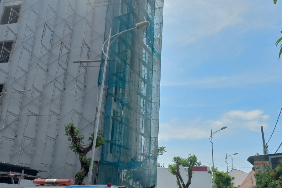 Điều tra l&agrave;m r&otilde; vụ đứt d&acirc;y c&aacute;p vận thang l&agrave;m 3 người tử vong - Ảnh 2.