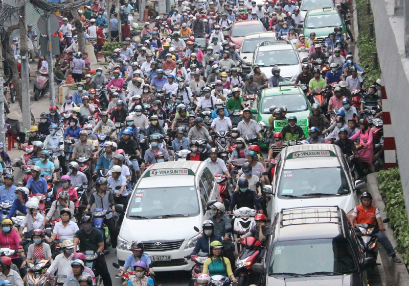 Nhiều địa phương "ra qu&acirc;n" kiểm so&aacute;t kh&iacute; thải giao th&ocirc;ng vận tải - Ảnh 1.