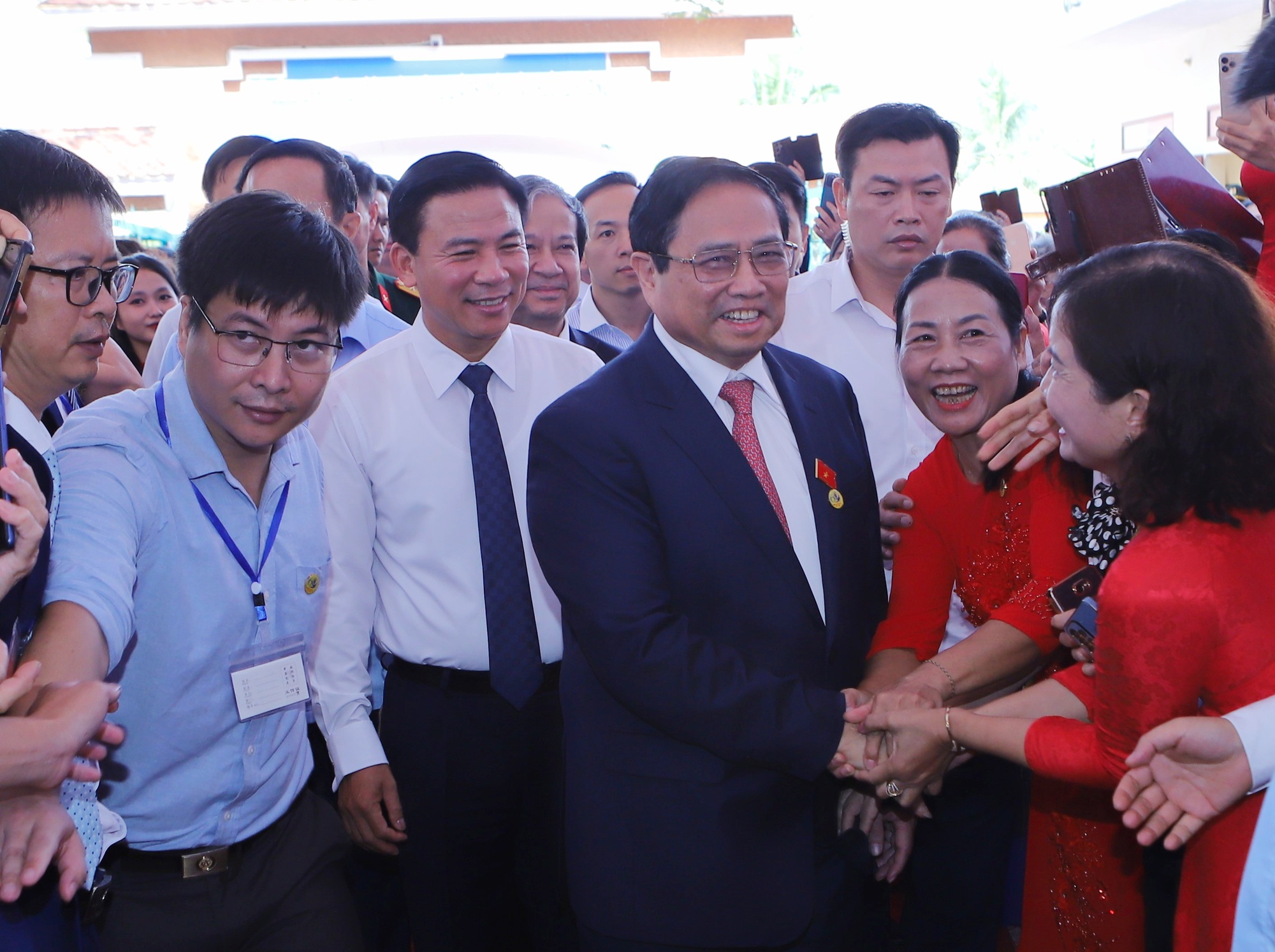 Thủ tướng Ch&iacute;nh phủ dự v&agrave; trao Hu&acirc;n chương Độc lập hạng Ba cho Trường THPT Cẩm Thuỷ 1 - Ảnh 1.