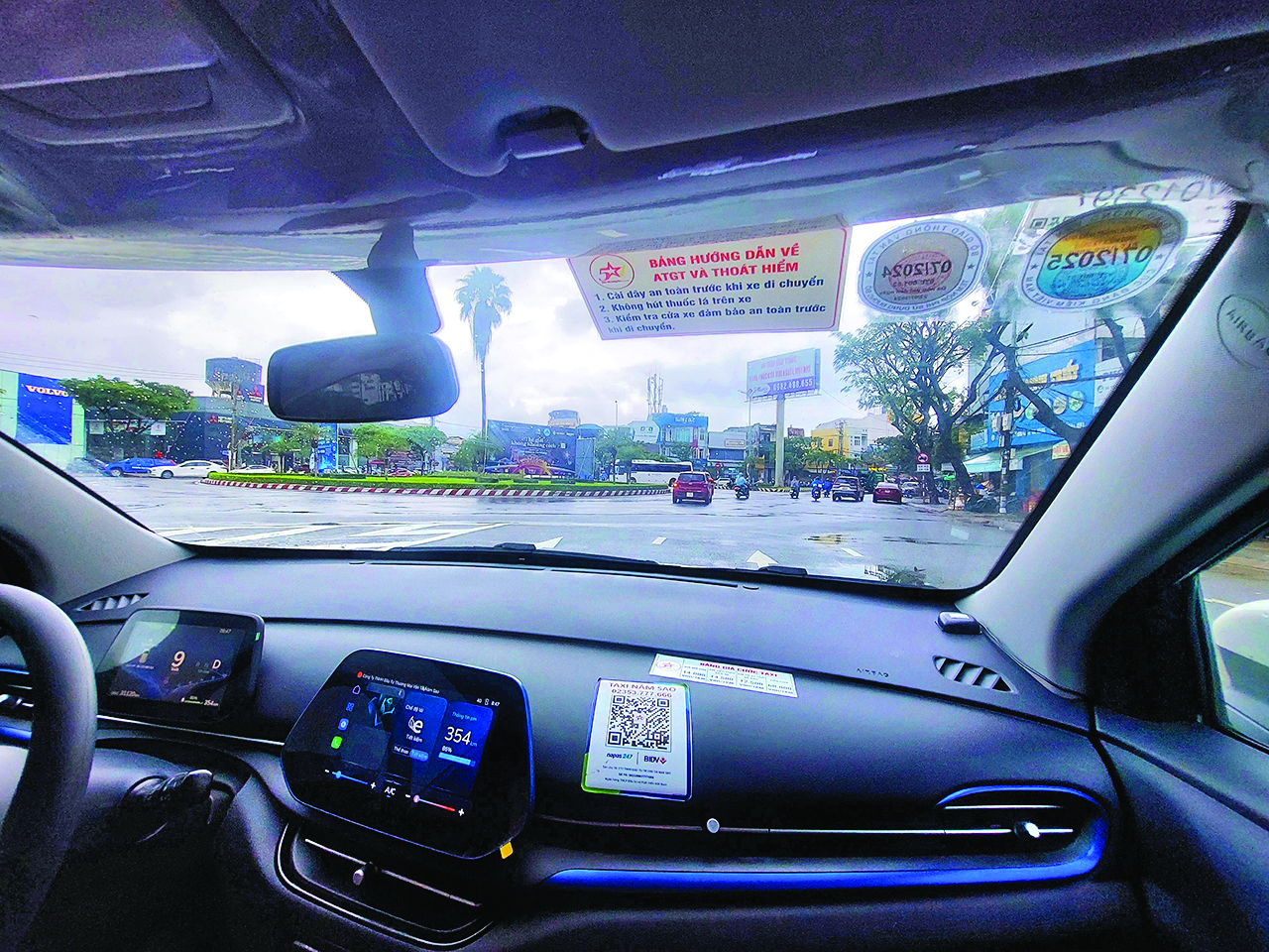 Taxi tr&aacute; h&igrave;nh lộng h&agrave;nh tuyến Đ&agrave; Nẵng - Quảng Nam - Ảnh 3.