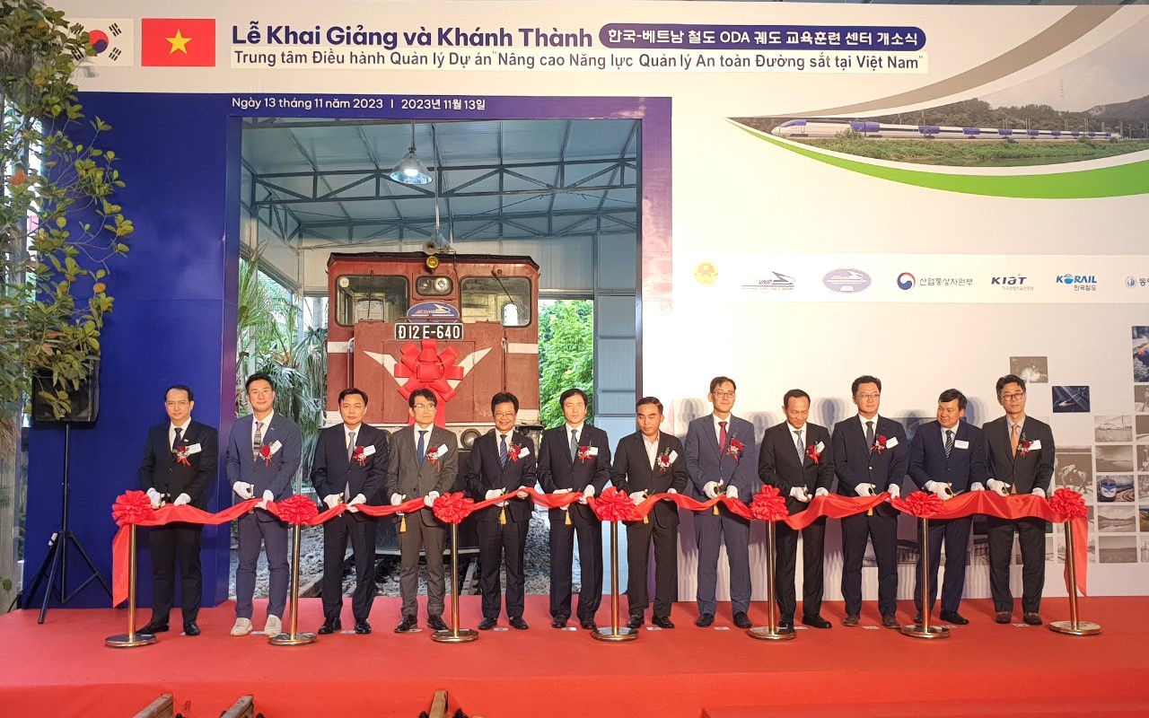 Đầu tư hơn 250 tỷ đồng n&acirc;ng năng lực quản l&yacute; an to&agrave;n đường sắt