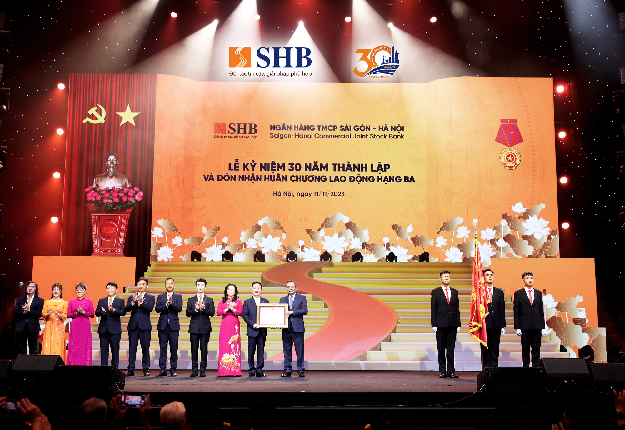SHB nhận Hu&acirc;n chương Lao động hạng Ba nh&acirc;n kỷ niệm 30 năm th&agrave;nh lập - Ảnh 1.