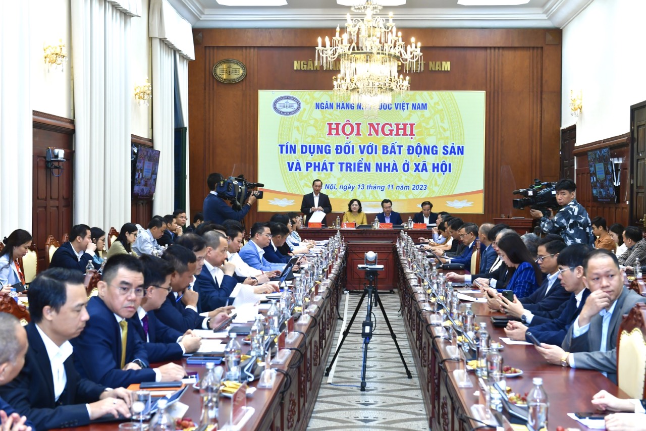 Doanh nghiệp bất động sản k&ecirc;u vướng ph&aacute;p l&yacute;, kh&oacute; vốn vay - Ảnh 1.