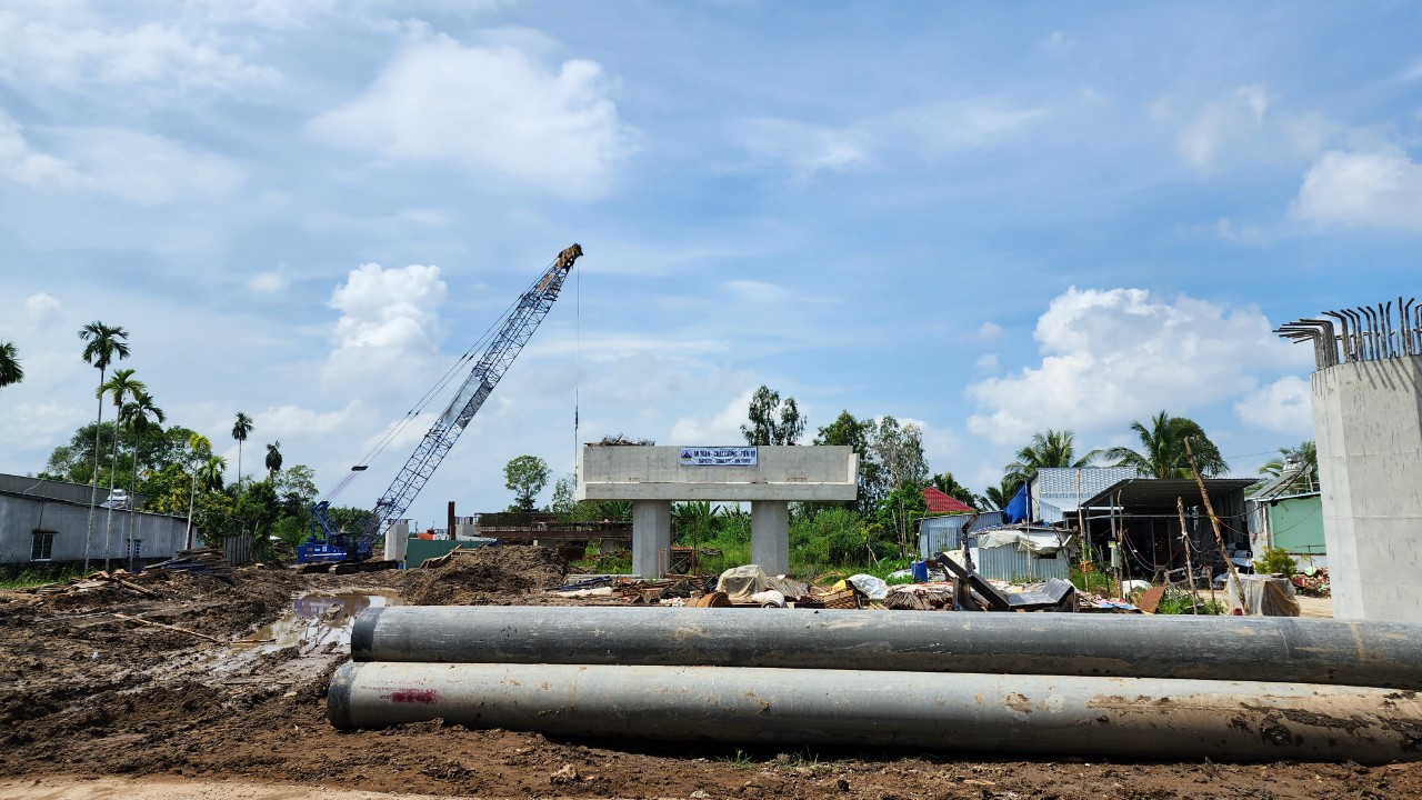 Vĩnh Long: Bố tr&iacute; mỏ c&aacute;t đầu ti&ecirc;n phục vụ cao tốc Cần Thơ - C&agrave; Mau - Ảnh 1.
