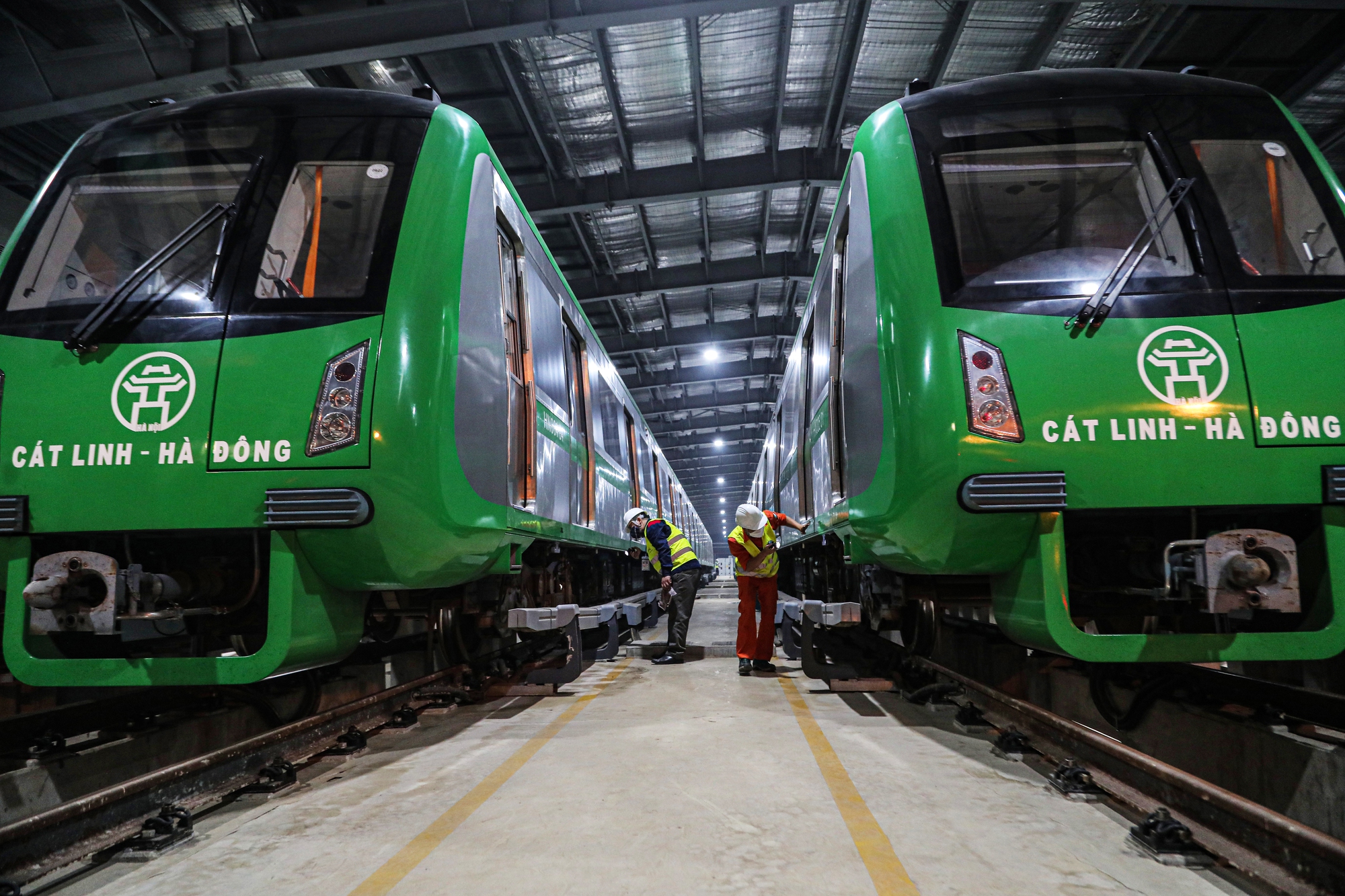 Cận cảnh nghề "soi" t&agrave;u C&aacute;t Linh - H&agrave; Đ&ocirc;ng - Ảnh 13.