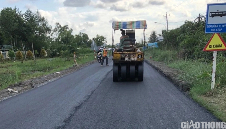 Tăng tốc sửa chữa thảm b&ecirc; t&ocirc;ng nhựa tuyến quốc lộ 63 qua C&agrave; Mau - Ảnh 1.